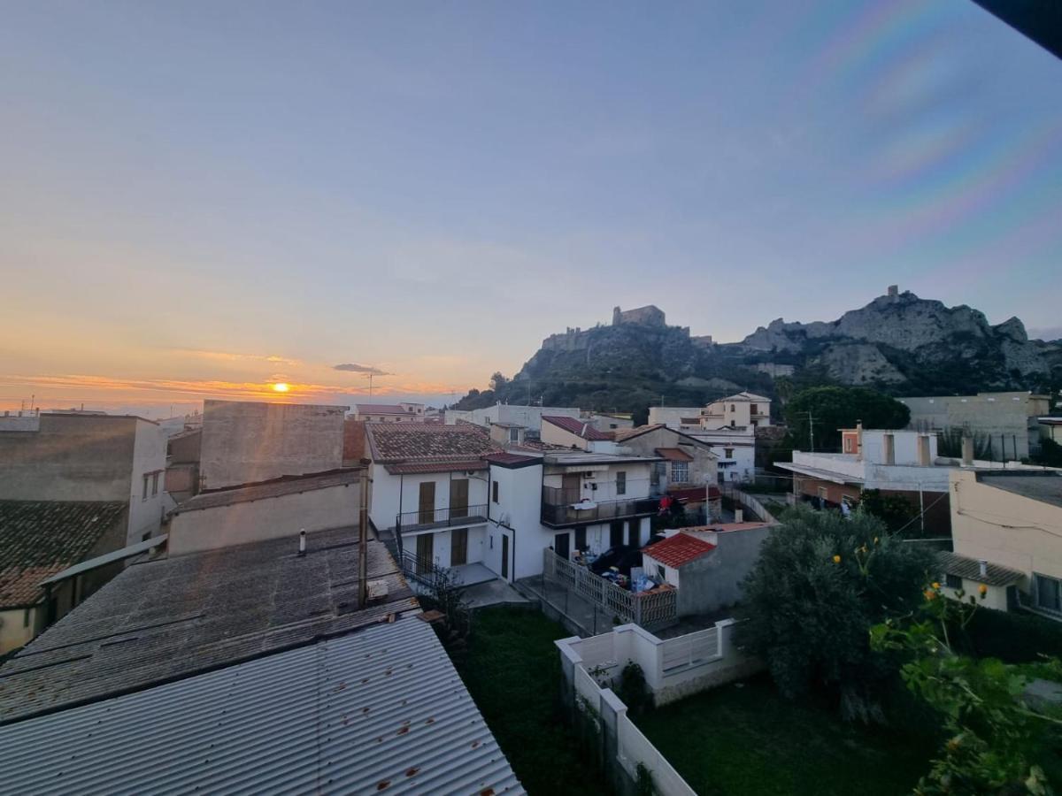 B&B E Casa Vacanza Al Castello Roccella Ionica Buitenkant foto