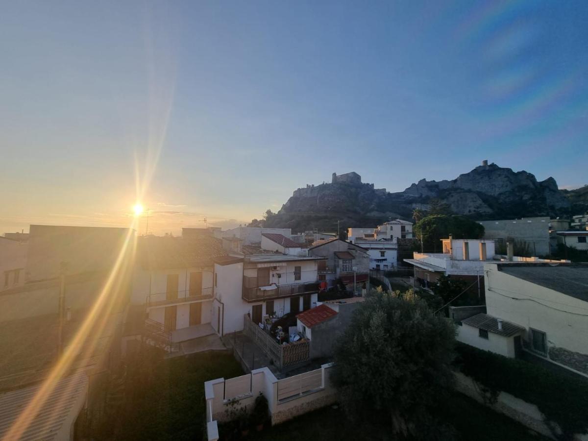 B&B E Casa Vacanza Al Castello Roccella Ionica Buitenkant foto