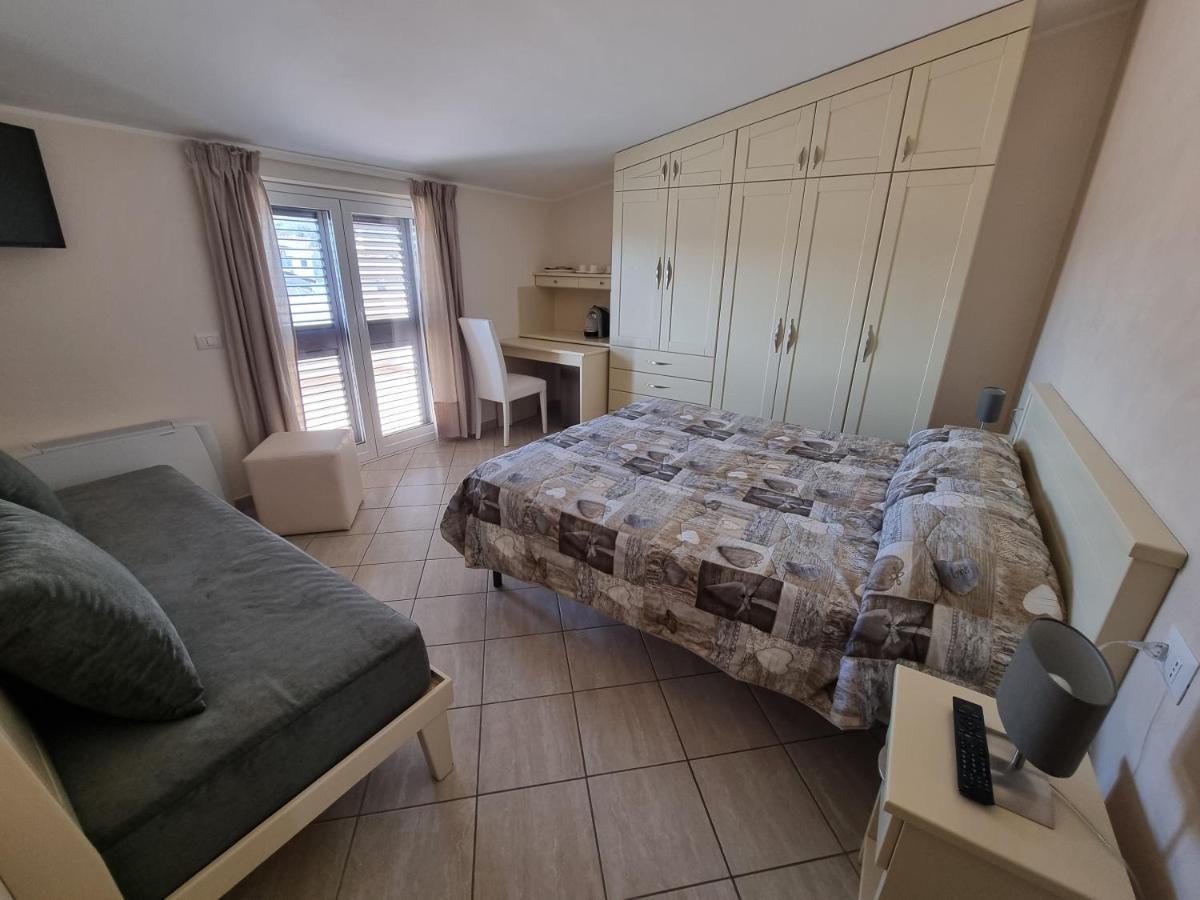 B&B E Casa Vacanza Al Castello Roccella Ionica Buitenkant foto