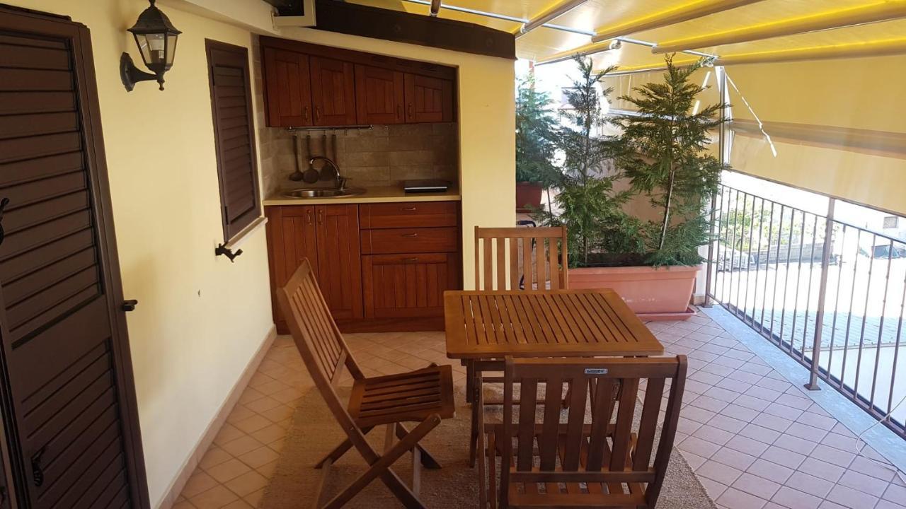 B&B E Casa Vacanza Al Castello Roccella Ionica Buitenkant foto
