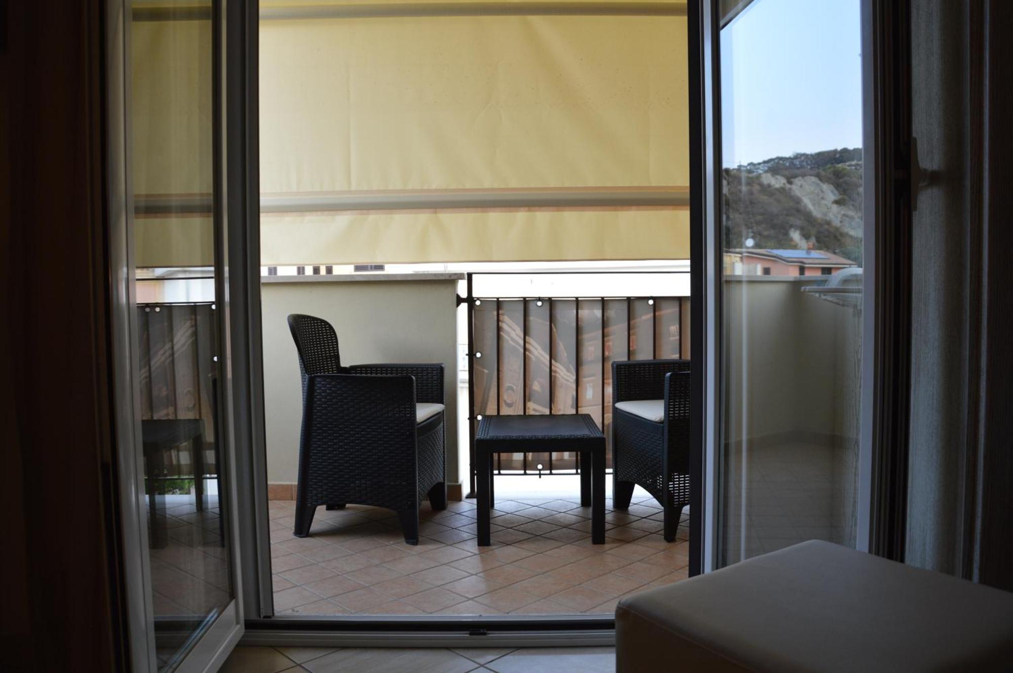B&B E Casa Vacanza Al Castello Roccella Ionica Buitenkant foto