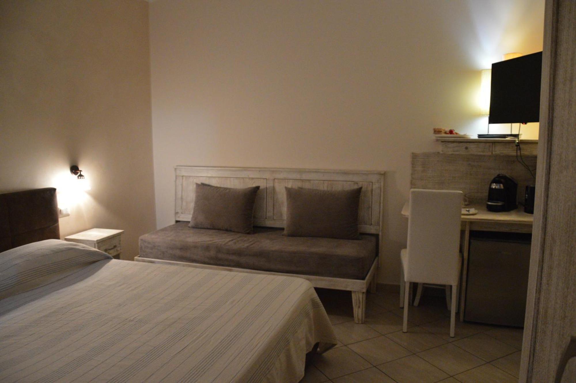 B&B E Casa Vacanza Al Castello Roccella Ionica Buitenkant foto