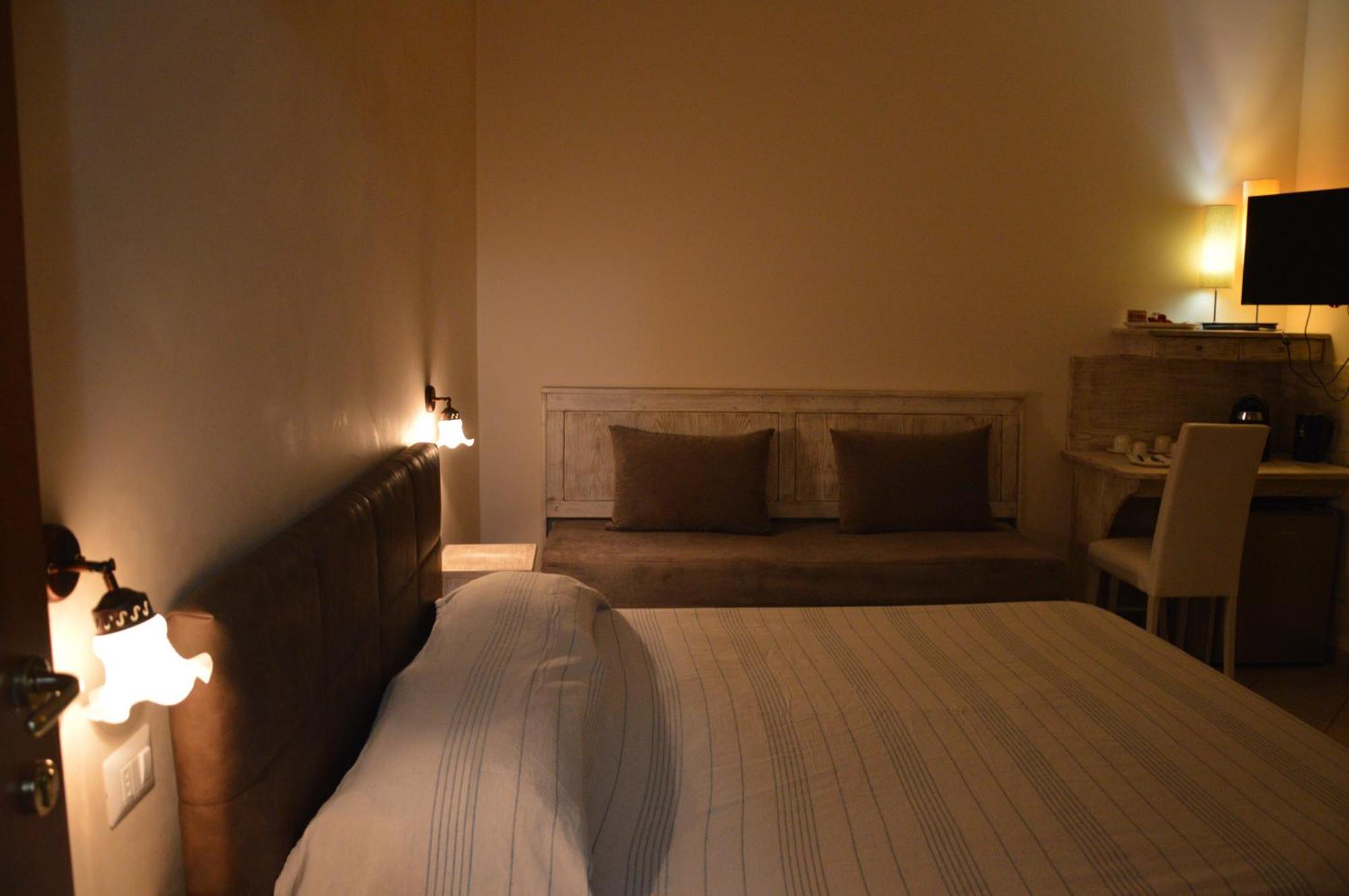 B&B E Casa Vacanza Al Castello Roccella Ionica Buitenkant foto