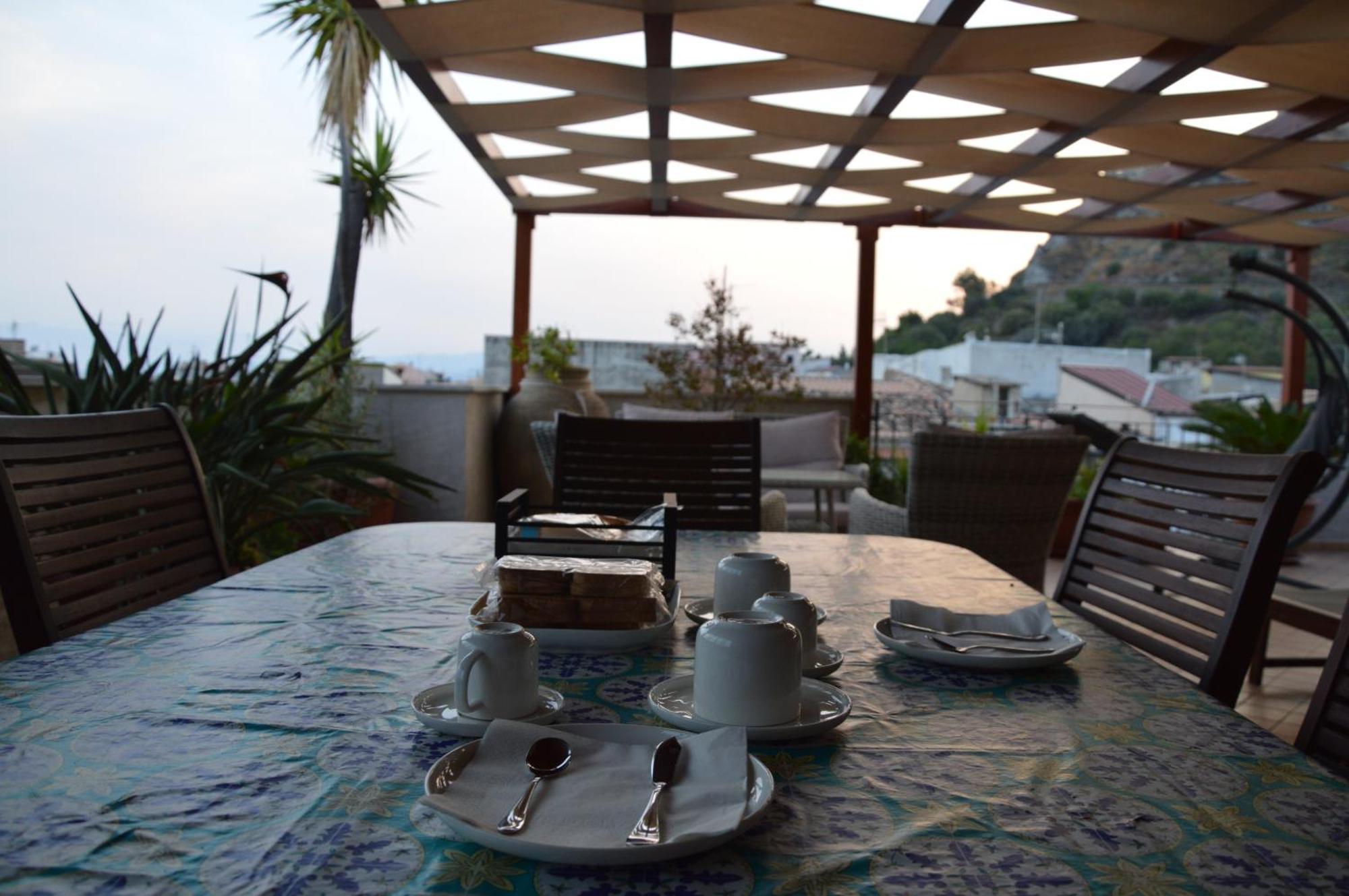 B&B E Casa Vacanza Al Castello Roccella Ionica Buitenkant foto