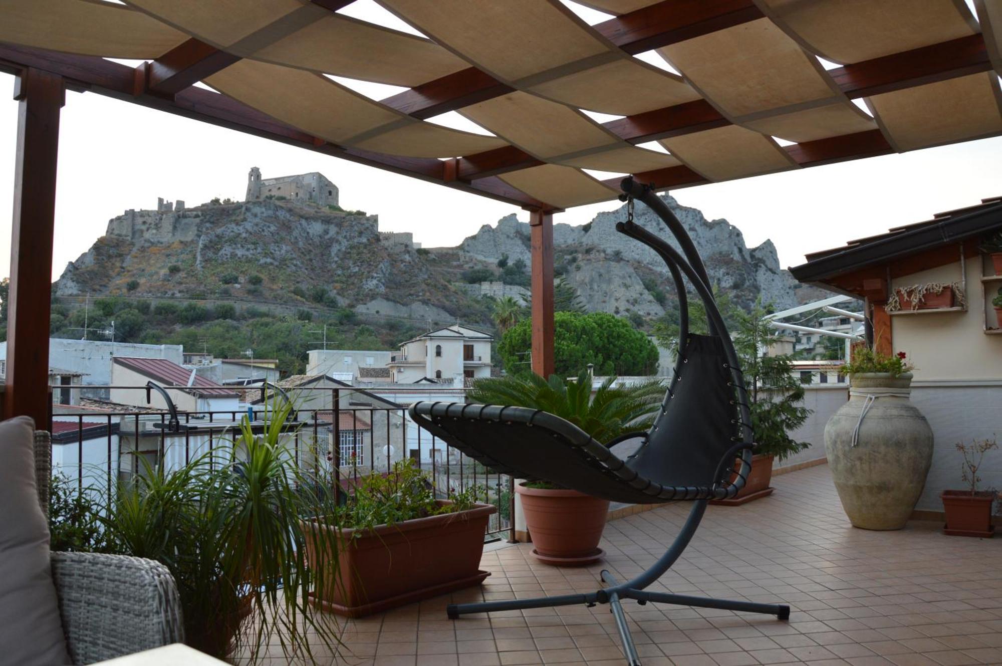 B&B E Casa Vacanza Al Castello Roccella Ionica Buitenkant foto
