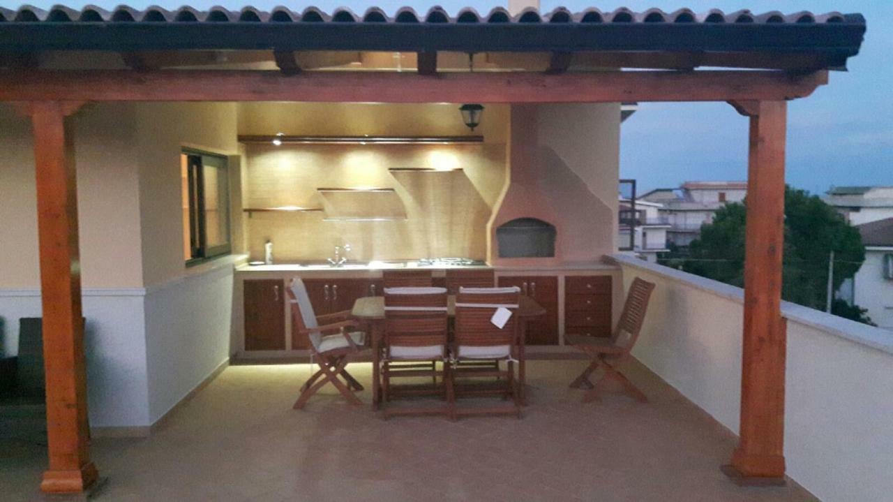 B&B E Casa Vacanza Al Castello Roccella Ionica Buitenkant foto